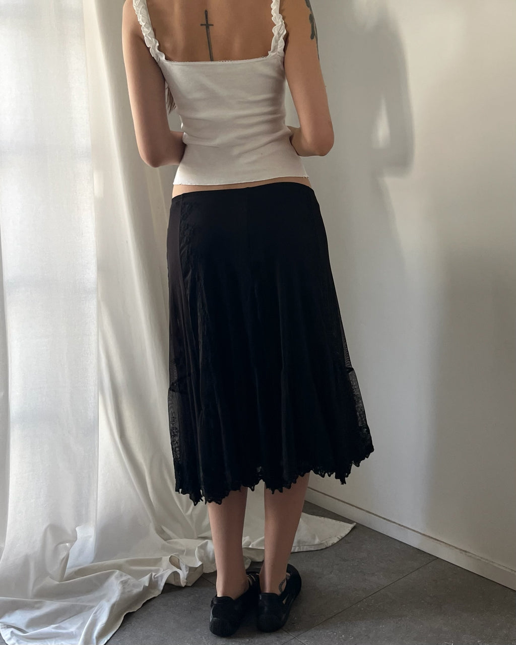 2000s black lace midi skirt