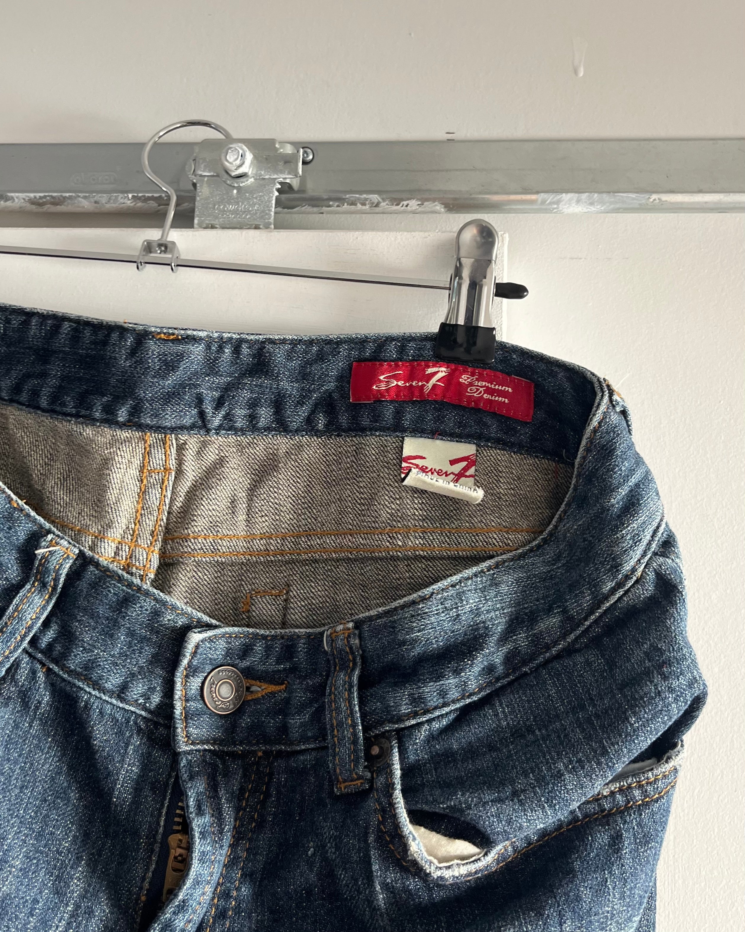 2000s mid wash straight jeans