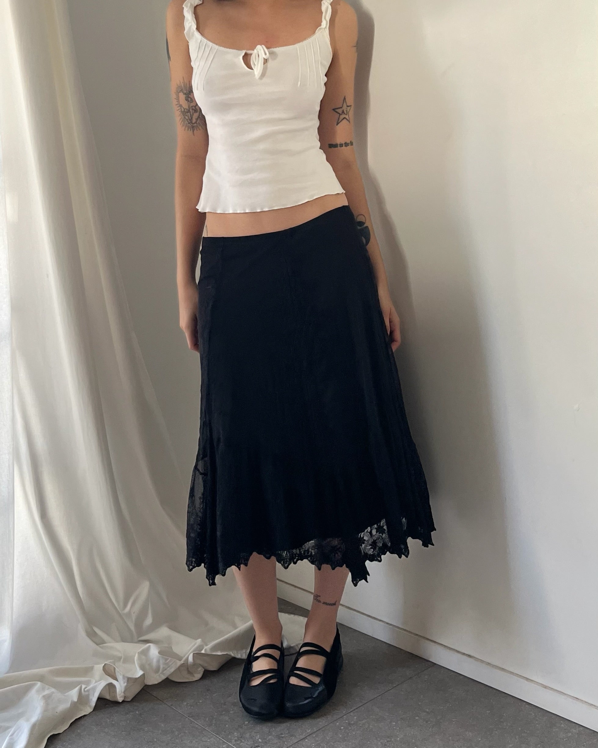 2000s black lace midi skirt