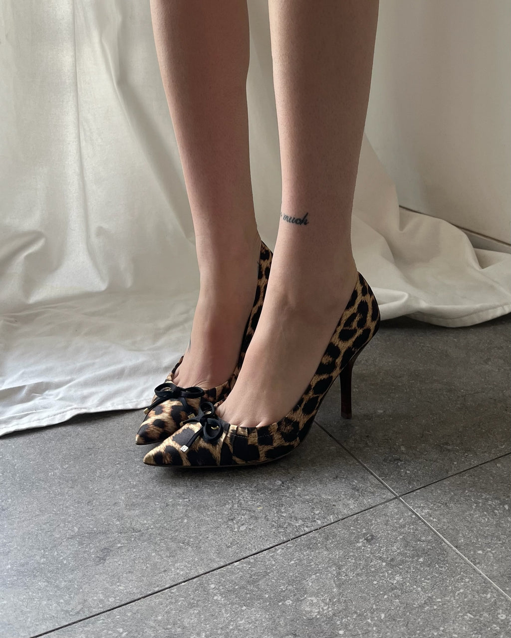 2000s guess leopard kitten heels