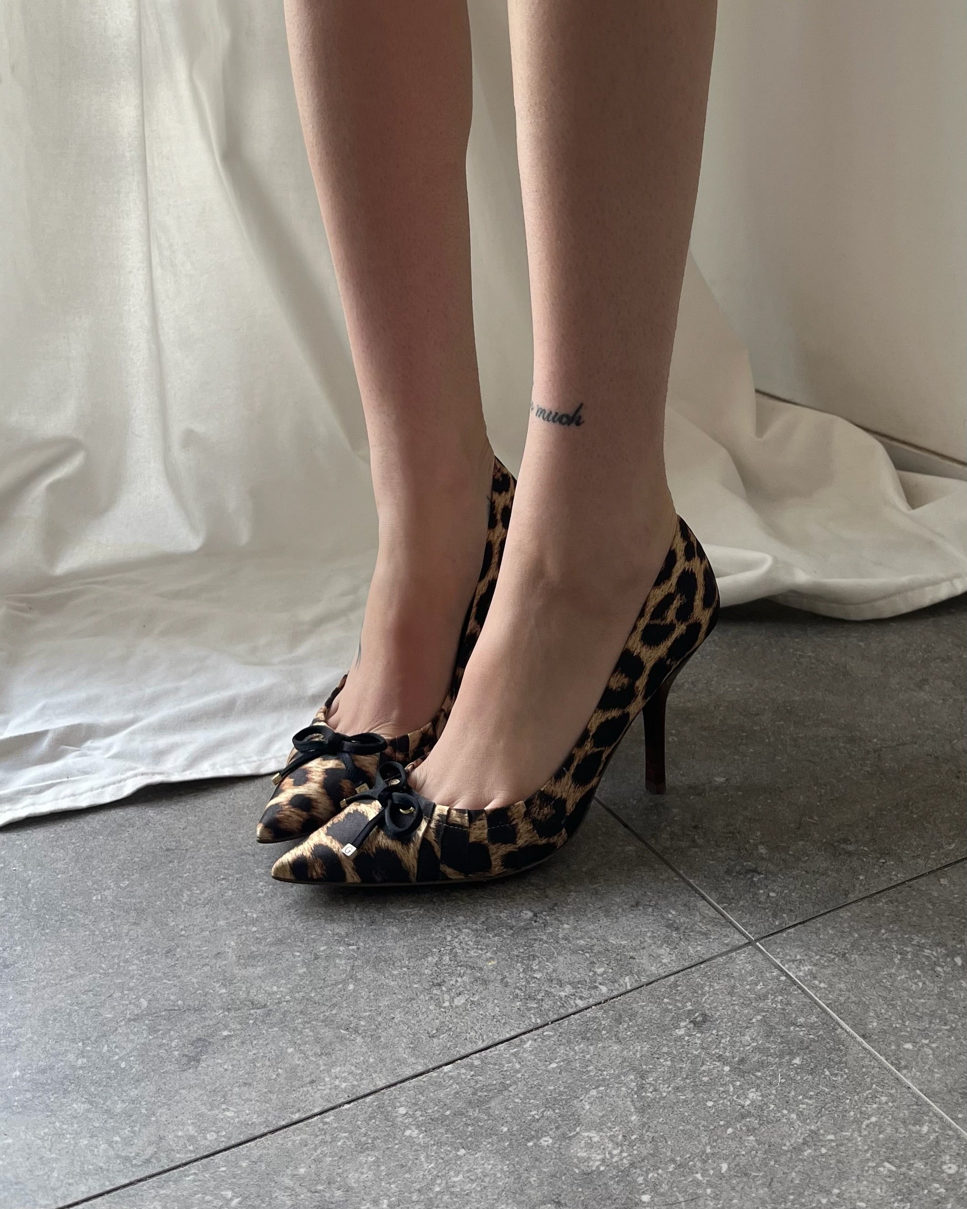 2000s guess leopard kitten heels