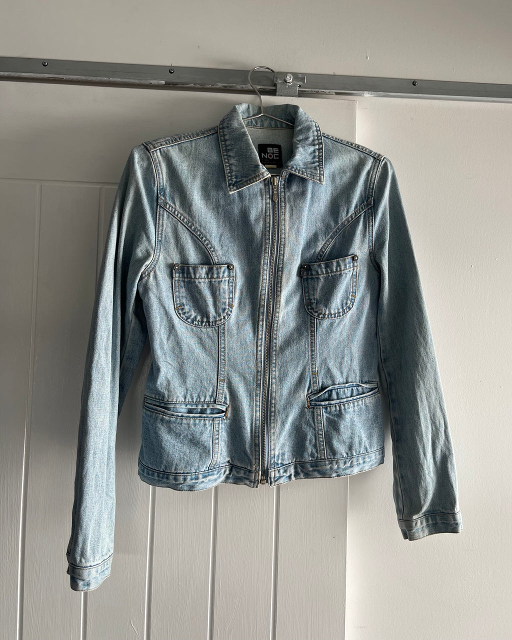 2000s collared light wash denim jacket