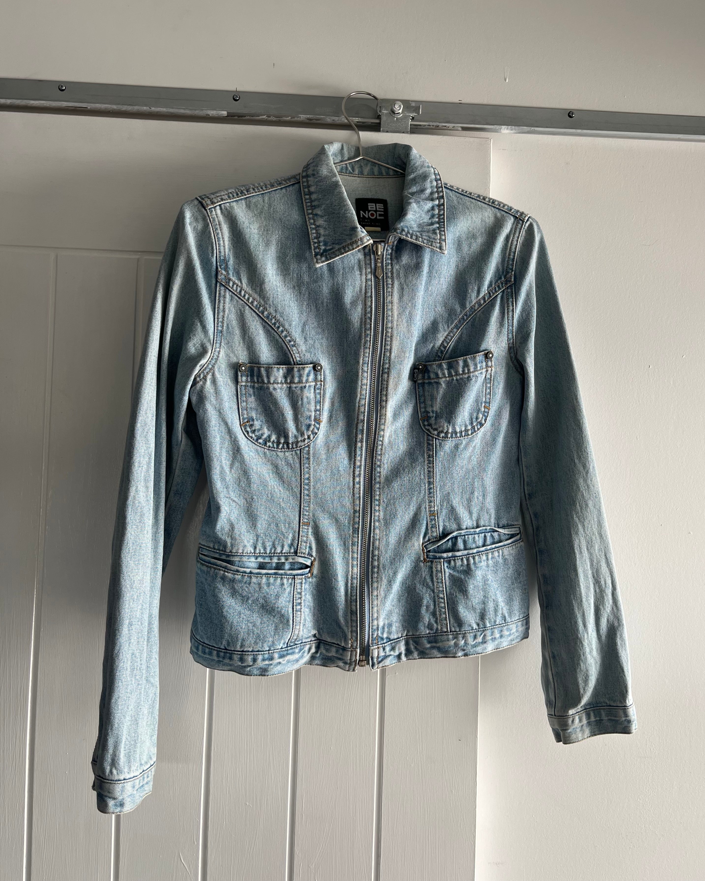 2000s collared light wash denim jacket