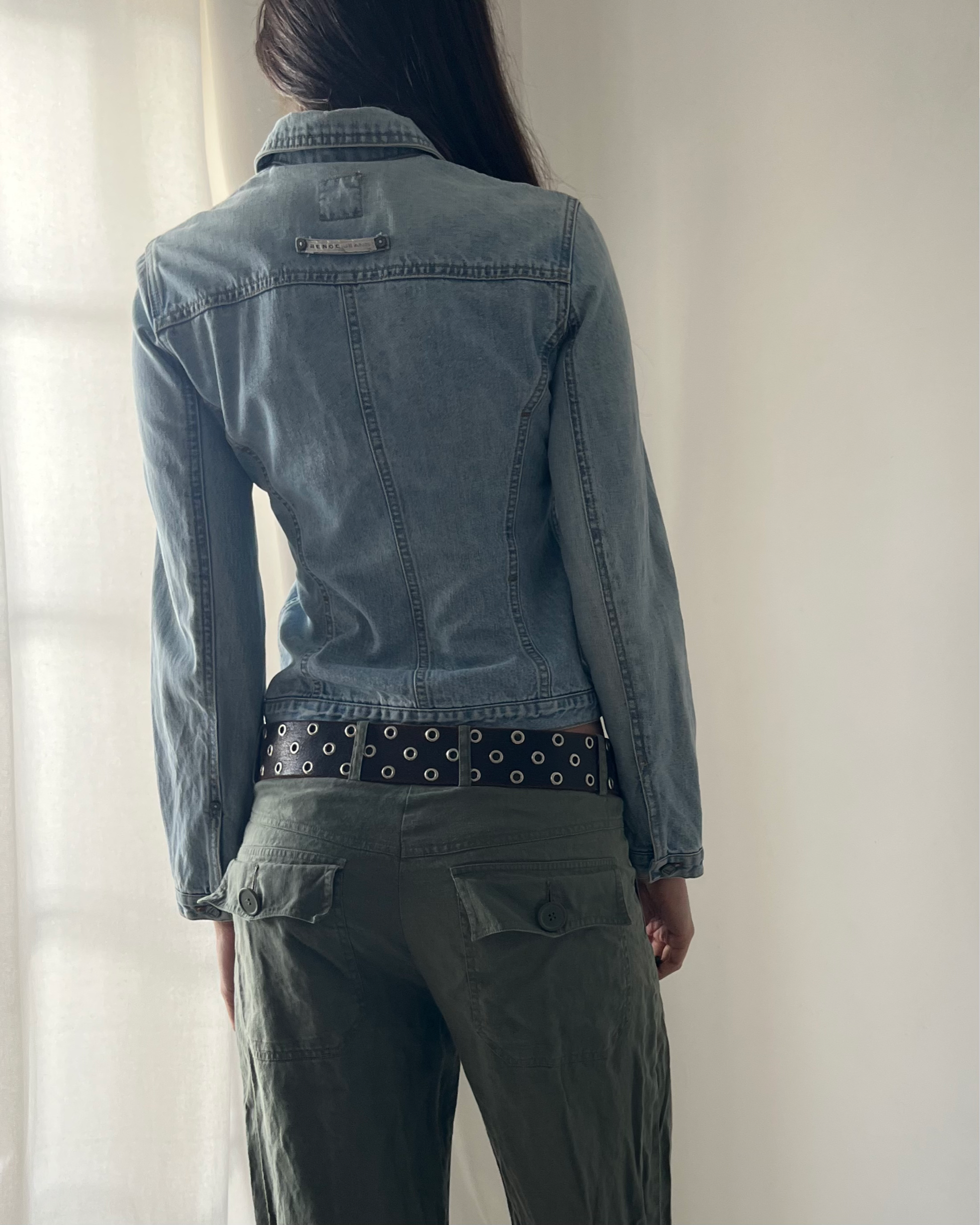 2000s collared light wash denim jacket
