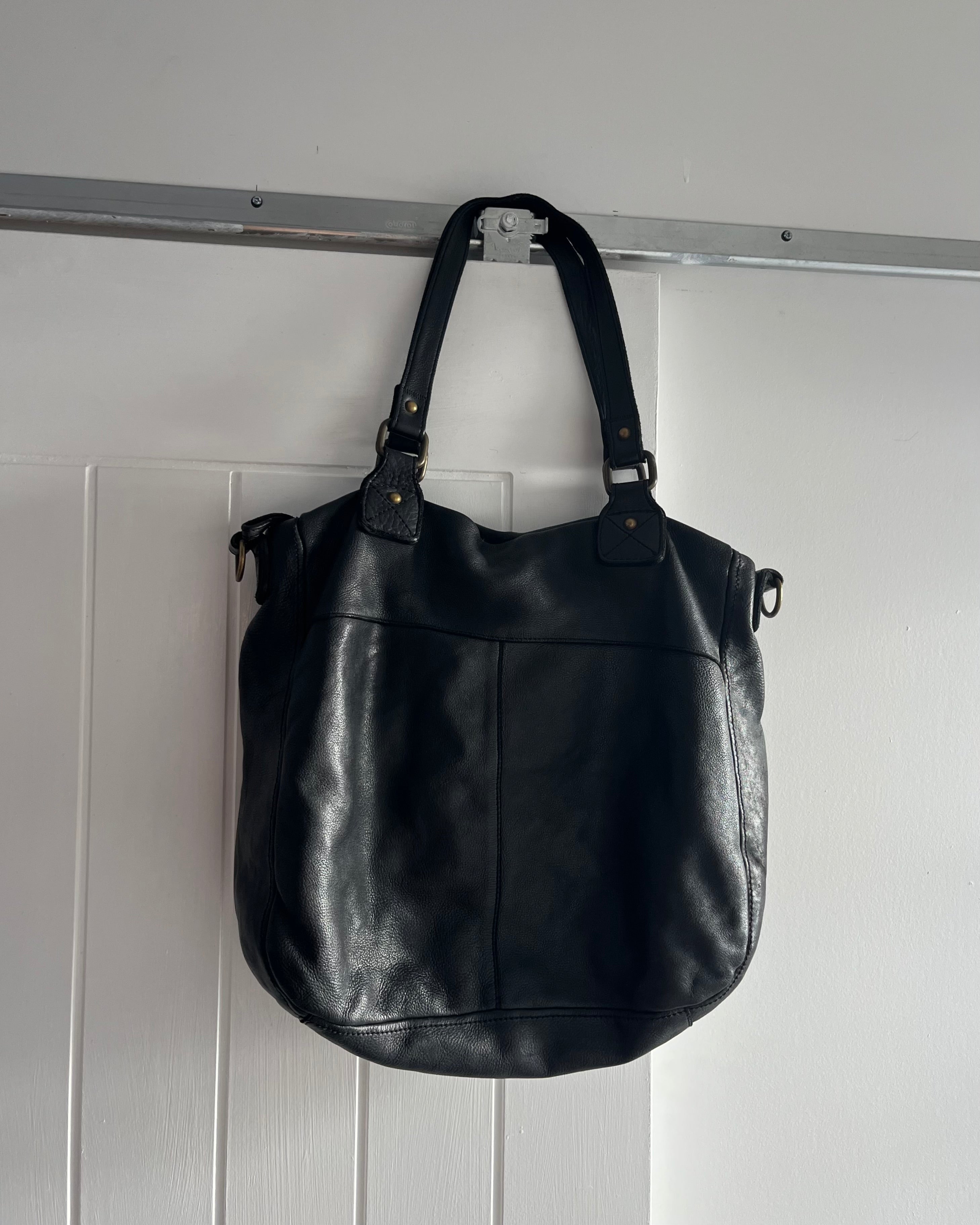 2000s leather black shoulder bag