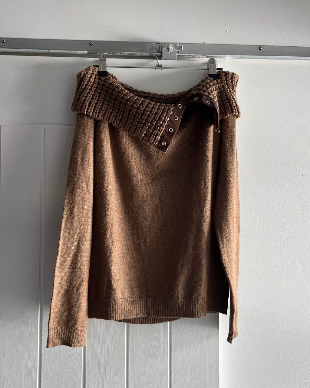 2000s Brown off shoulder sweater