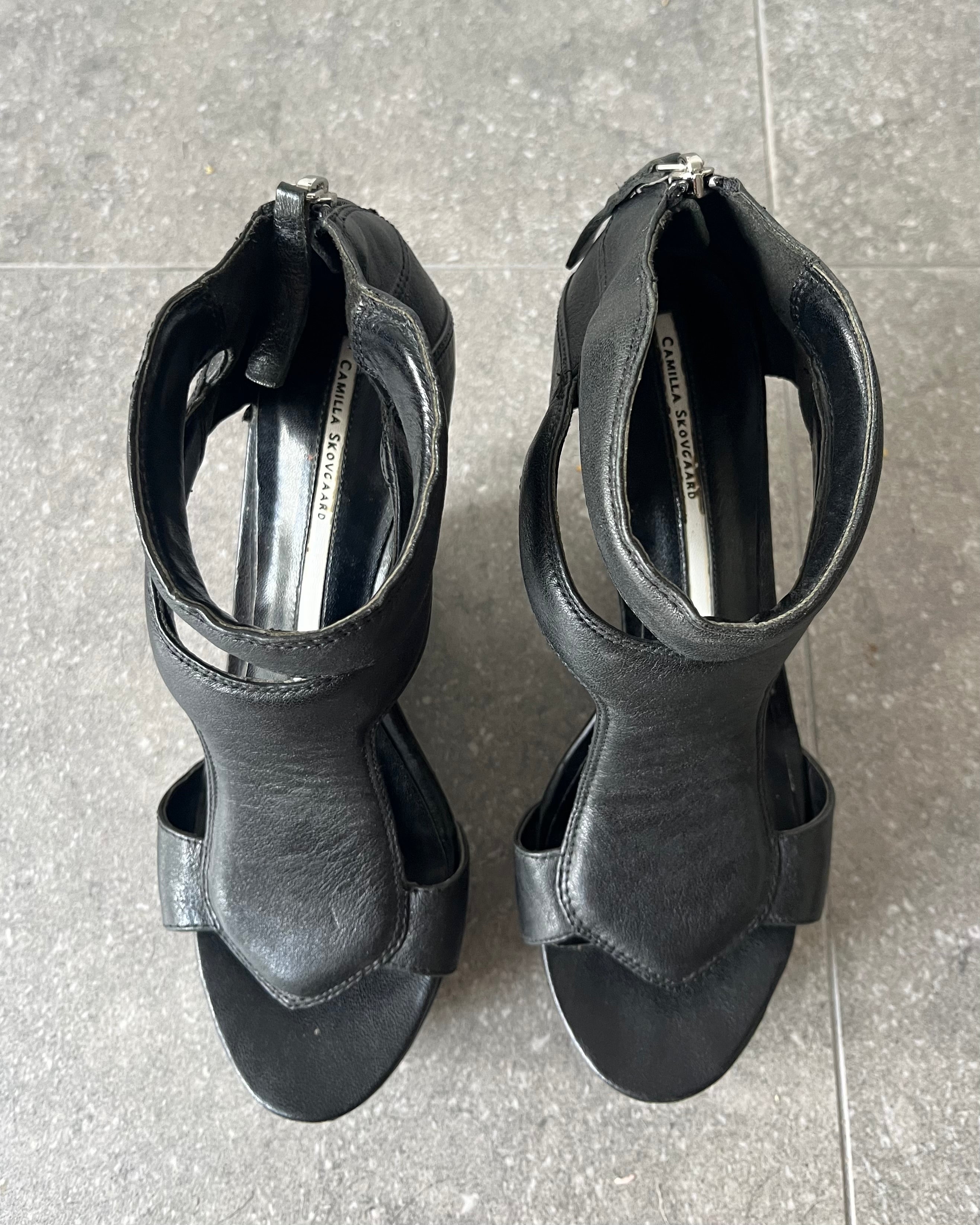 2000s black leather Strappy wedge heels