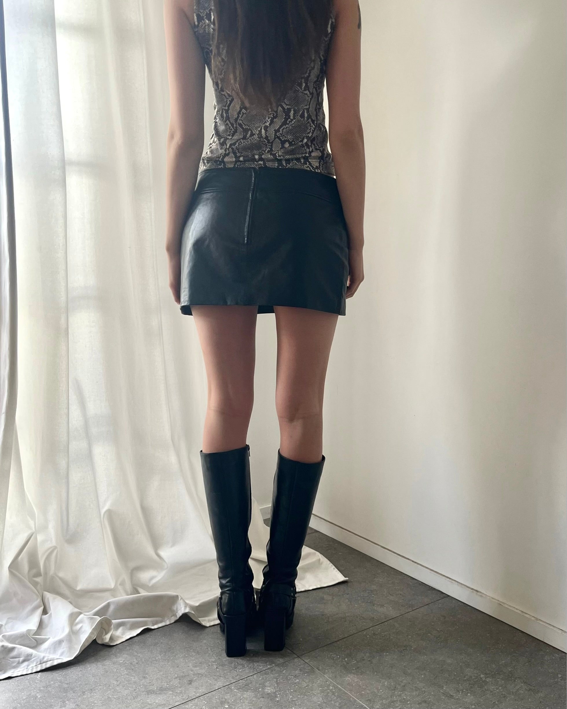 2000s black leather mini skirt
