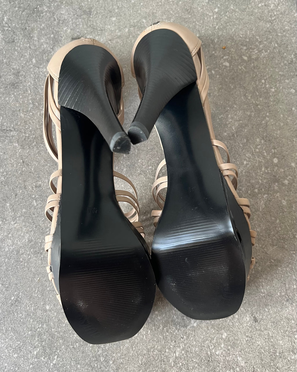 2000s guess leather Strappy heels