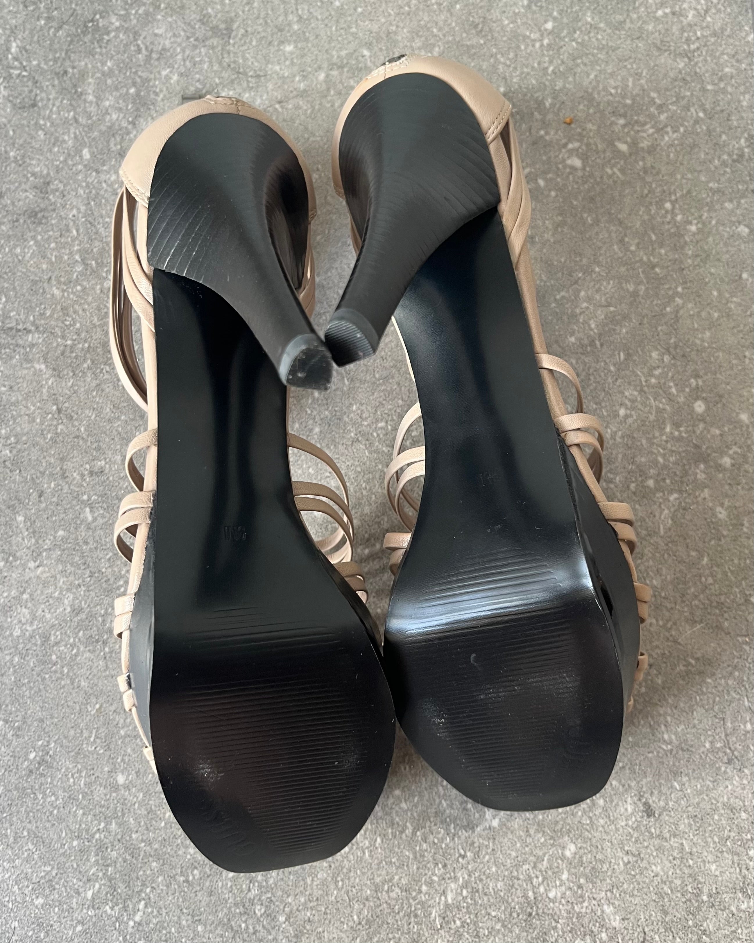 2000s guess leather Strappy heels