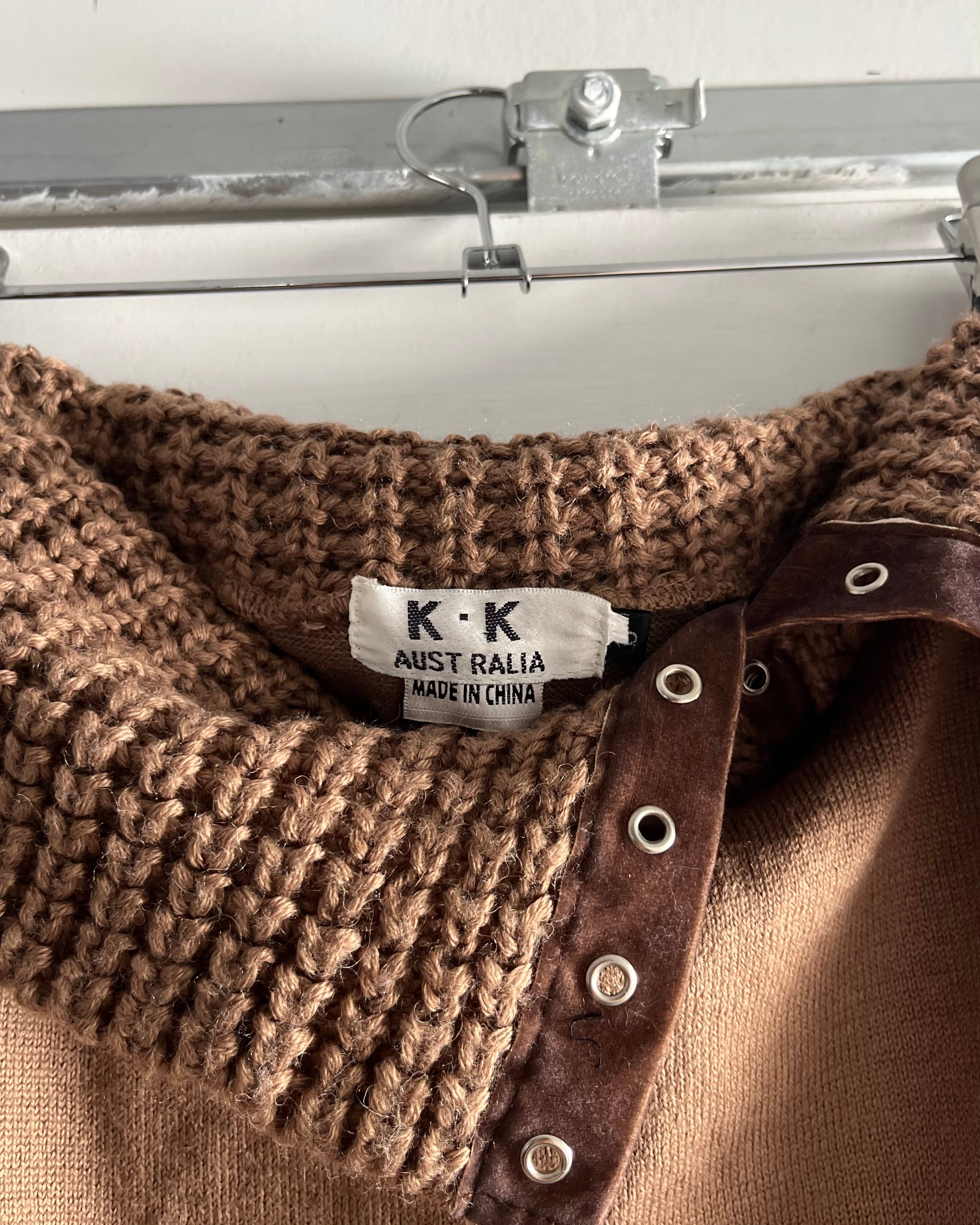 2000s Brown off shoulder sweater