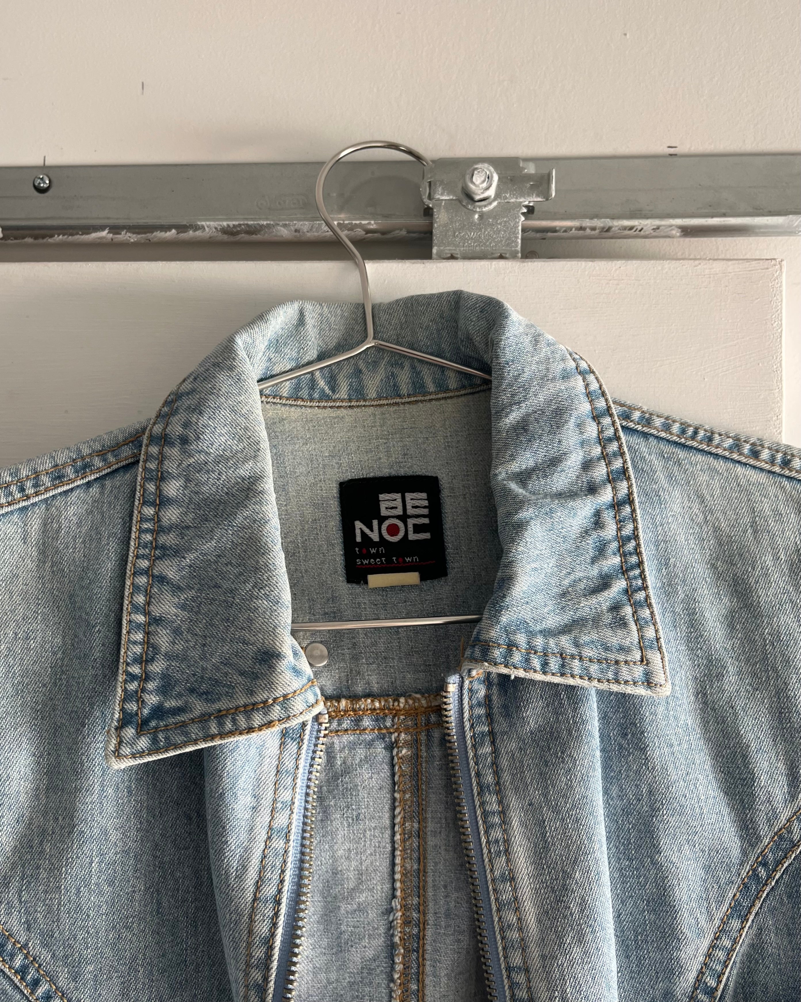 2000s collared light wash denim jacket