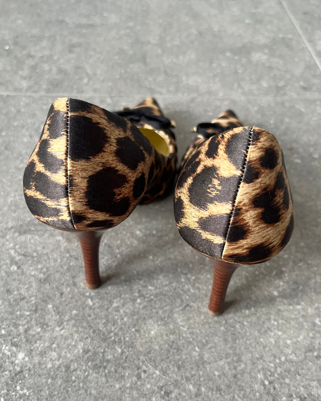 2000s guess leopard kitten heels