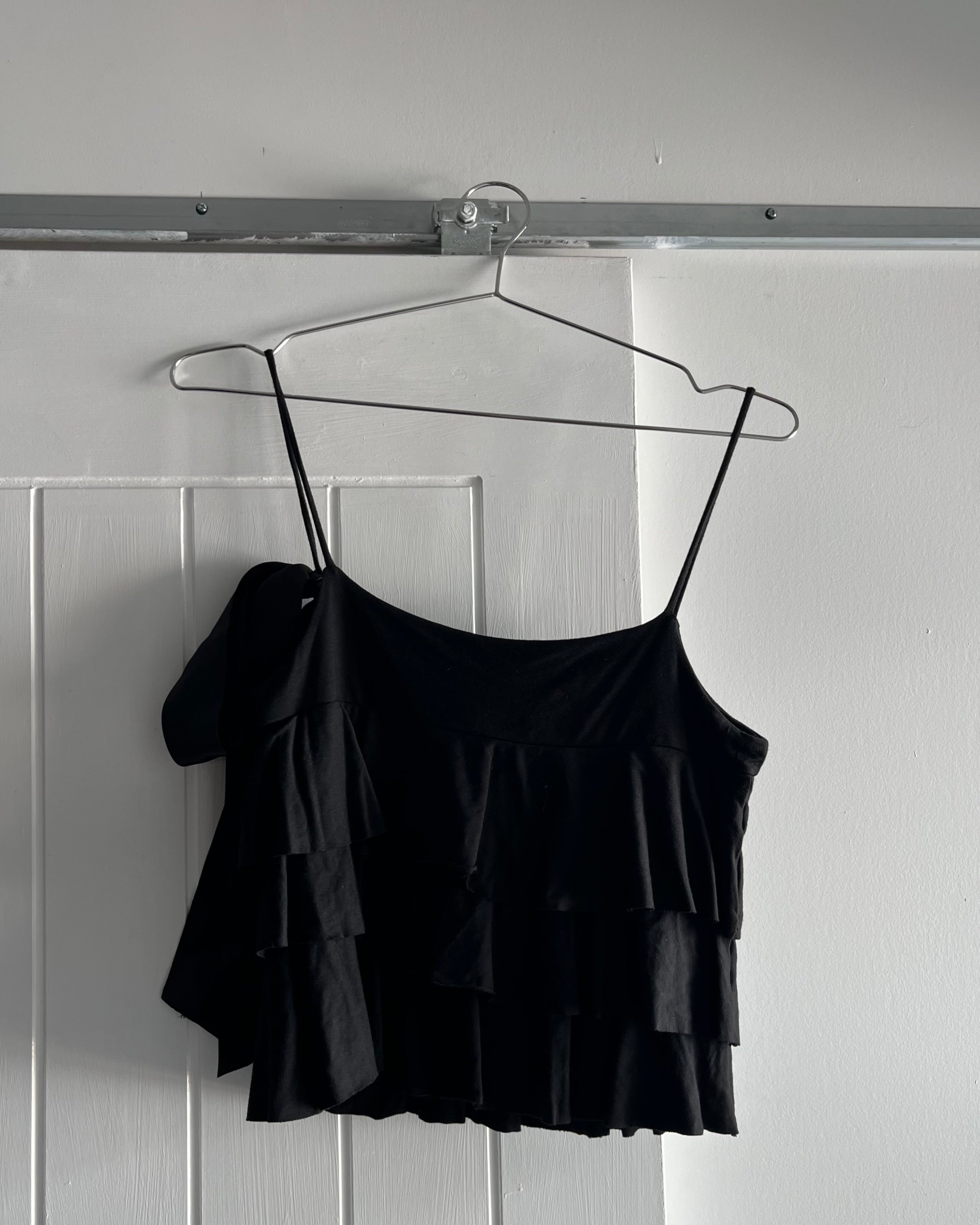 2000s black ruffle cami top