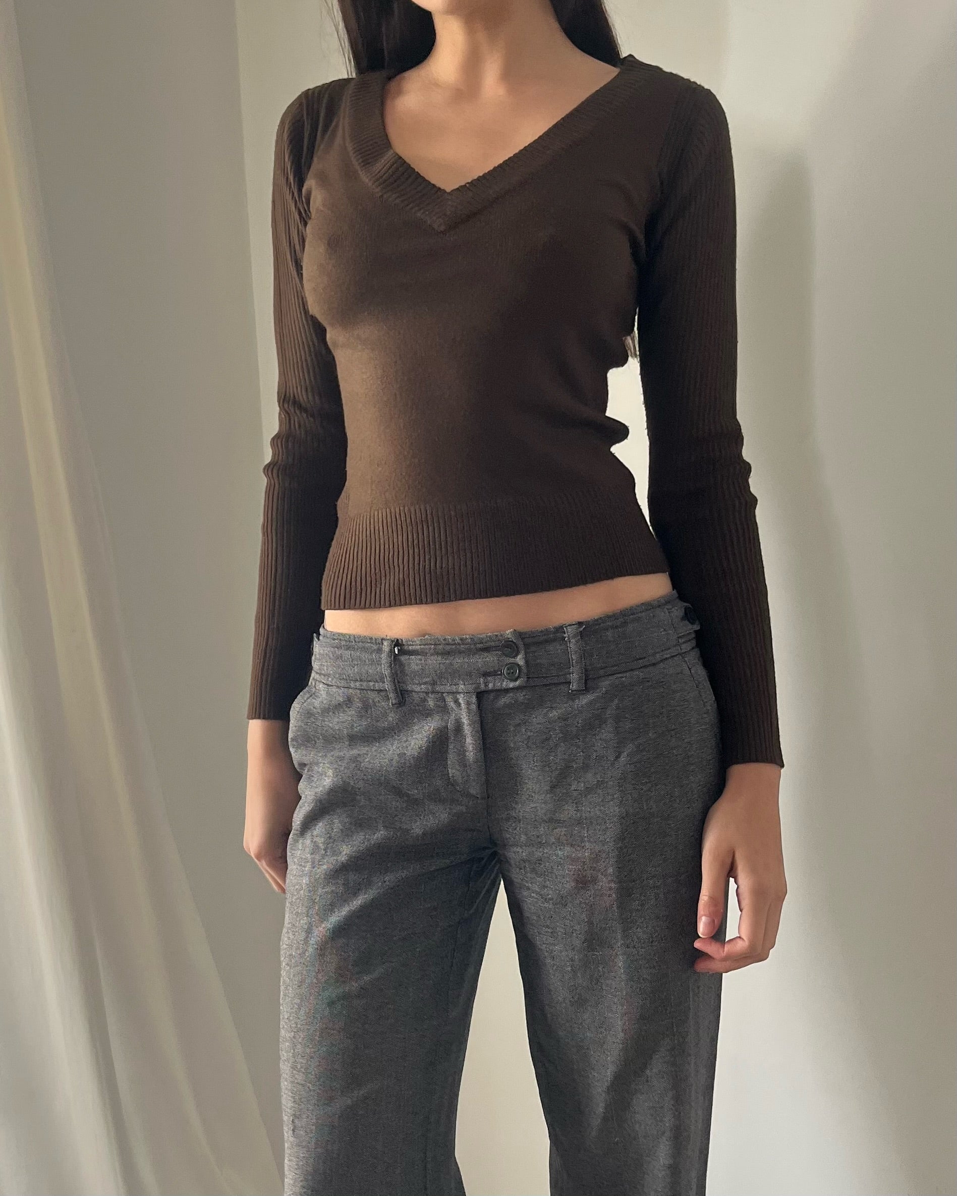 2000s brown V neck sweater top