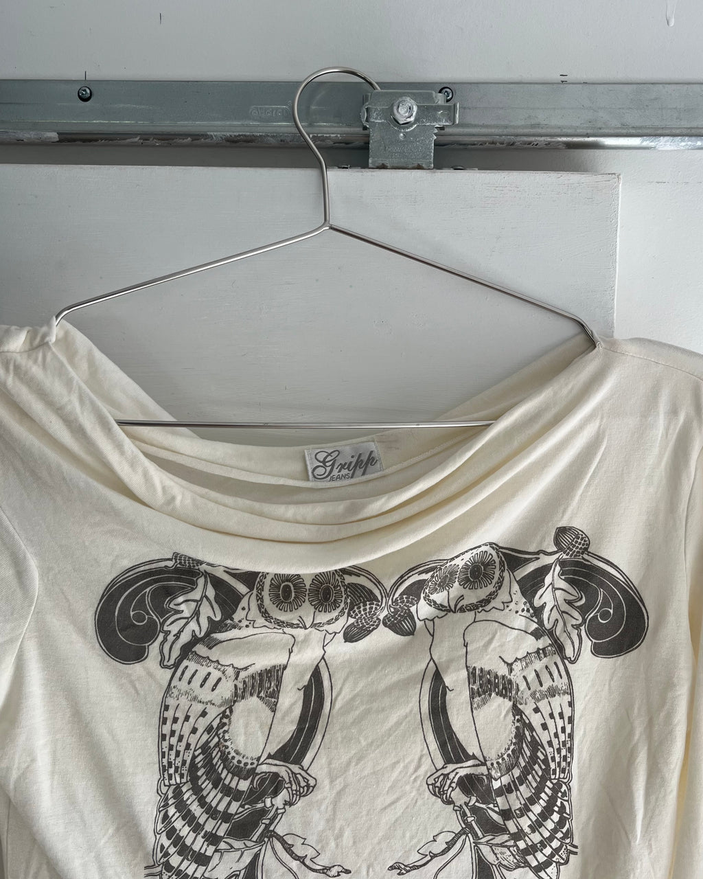 2000s white printed off shoulder top