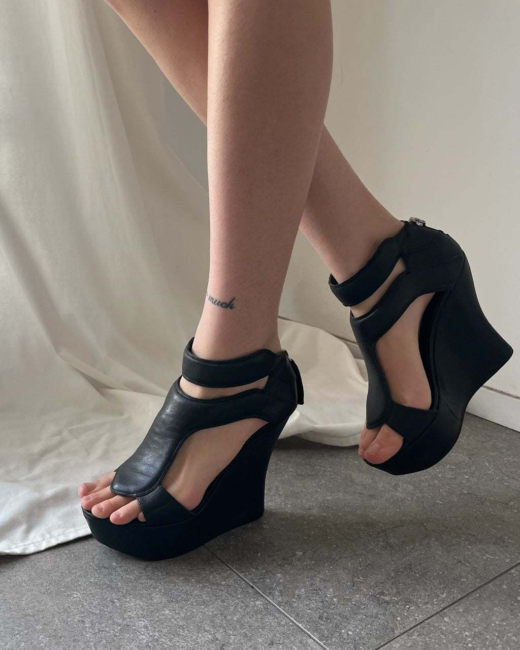 2000s black leather Strappy wedge heels