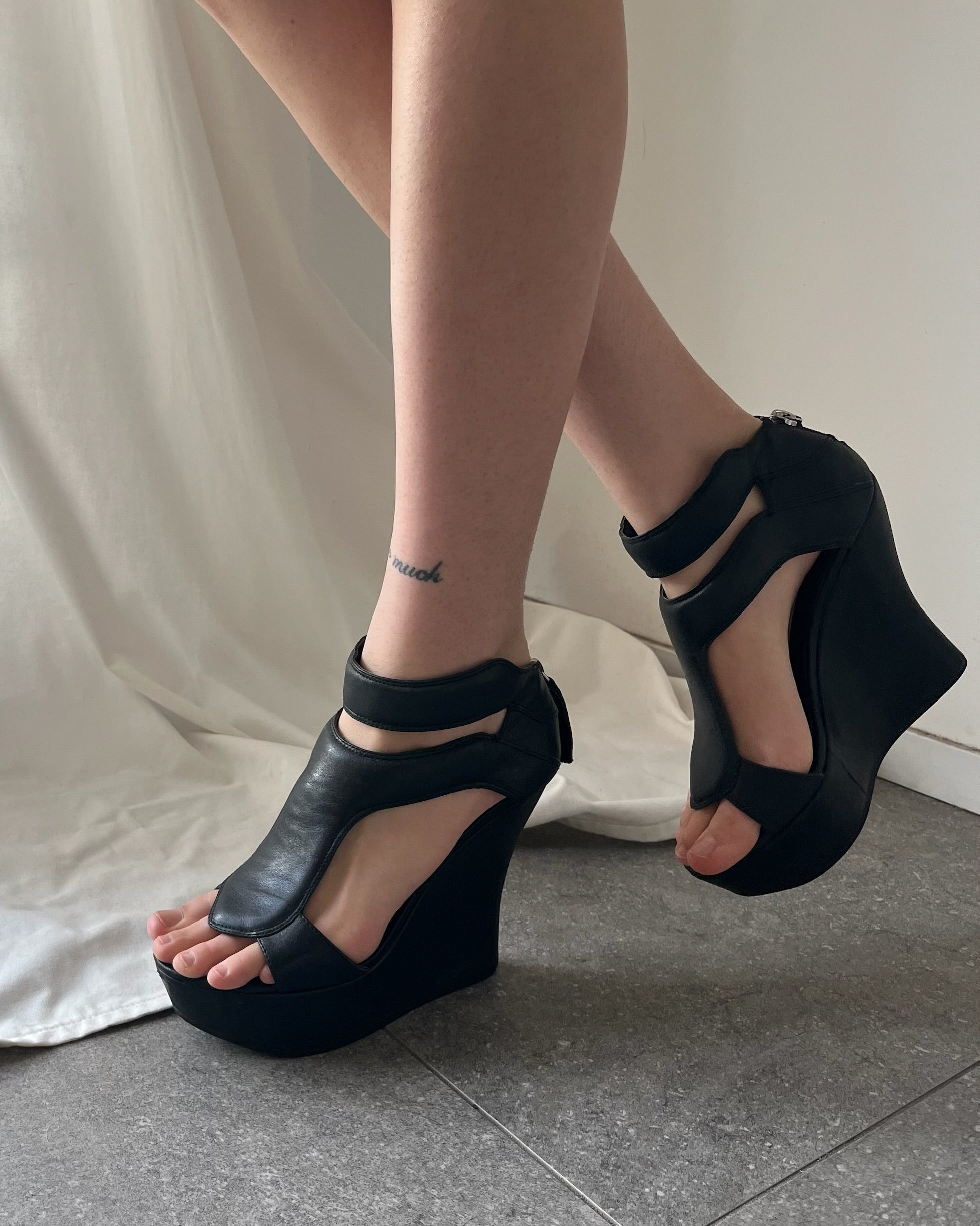 2000s black leather Strappy wedge heels
