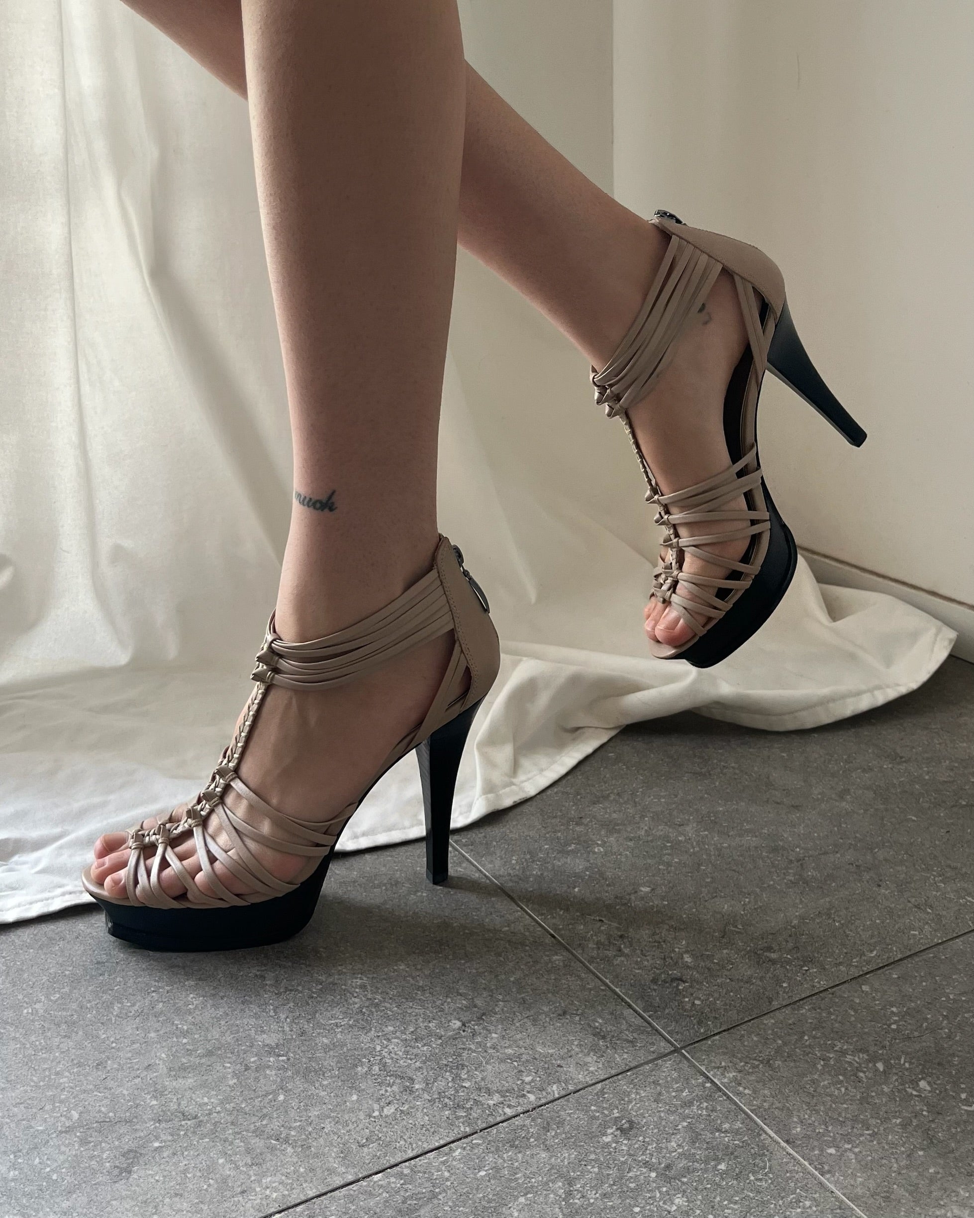 2000s guess leather Strappy heels