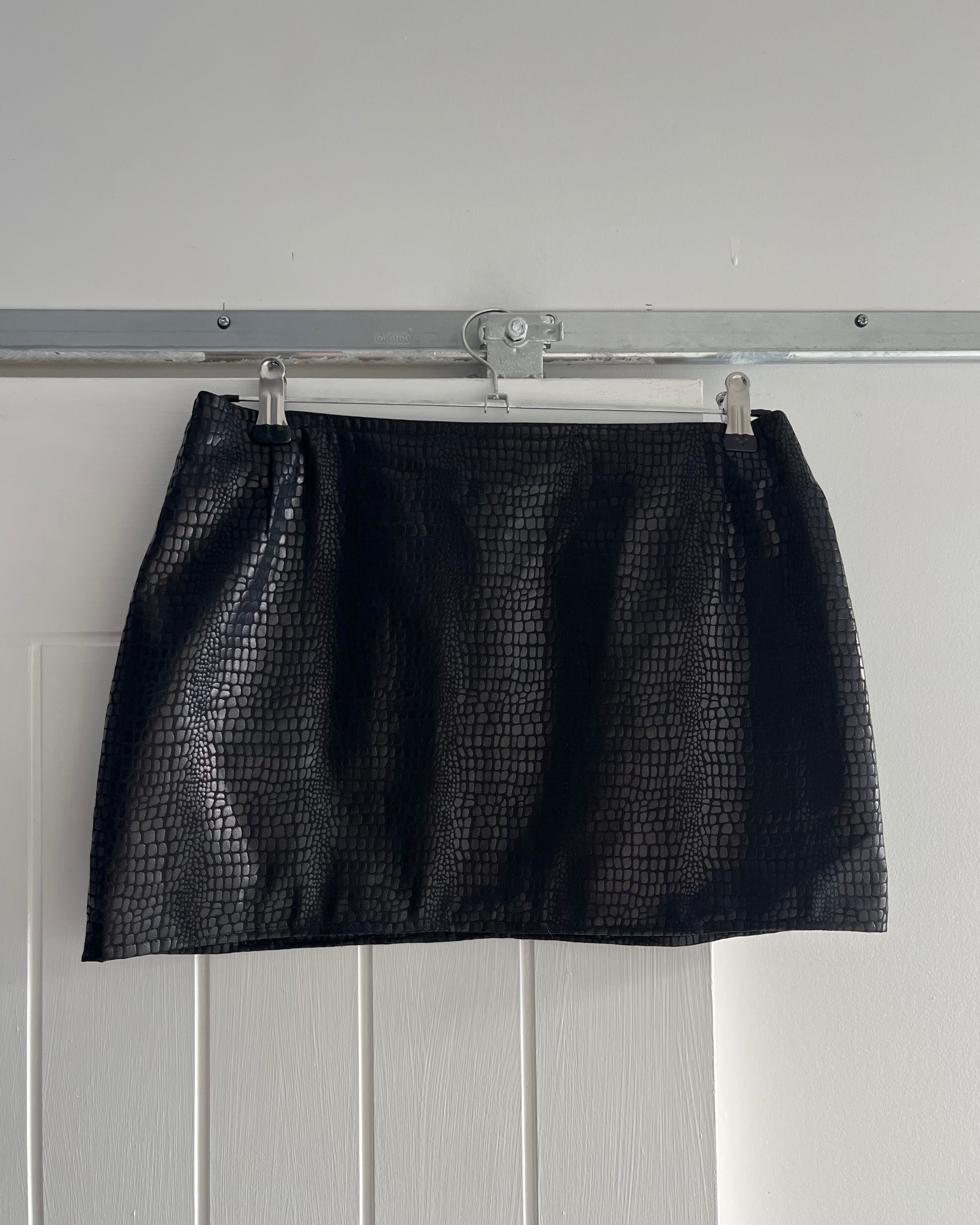 2000s faux leather mini skirt