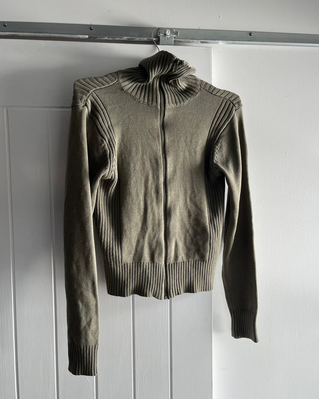 2000s khaki zip up sweater