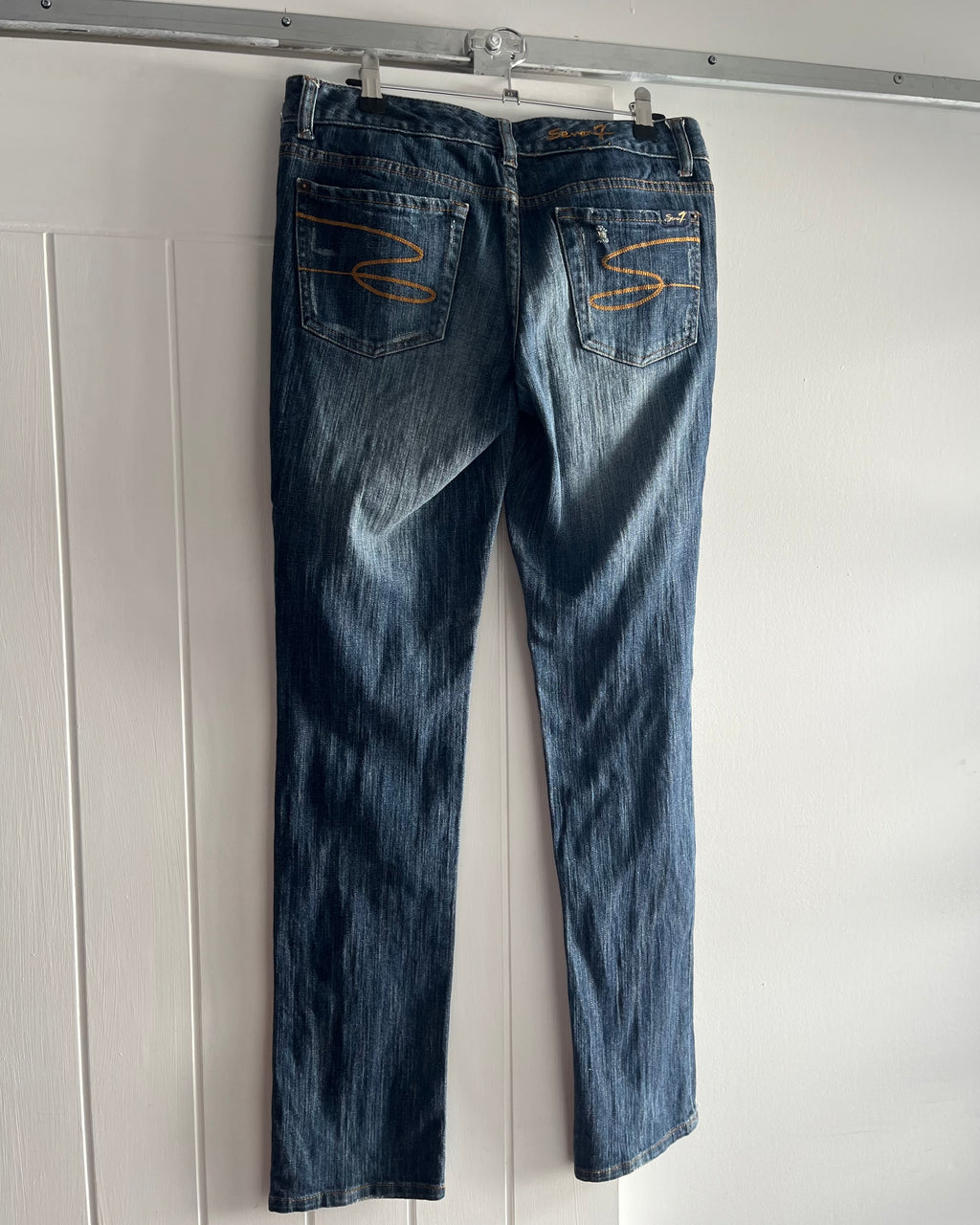 2000s mid wash straight jeans