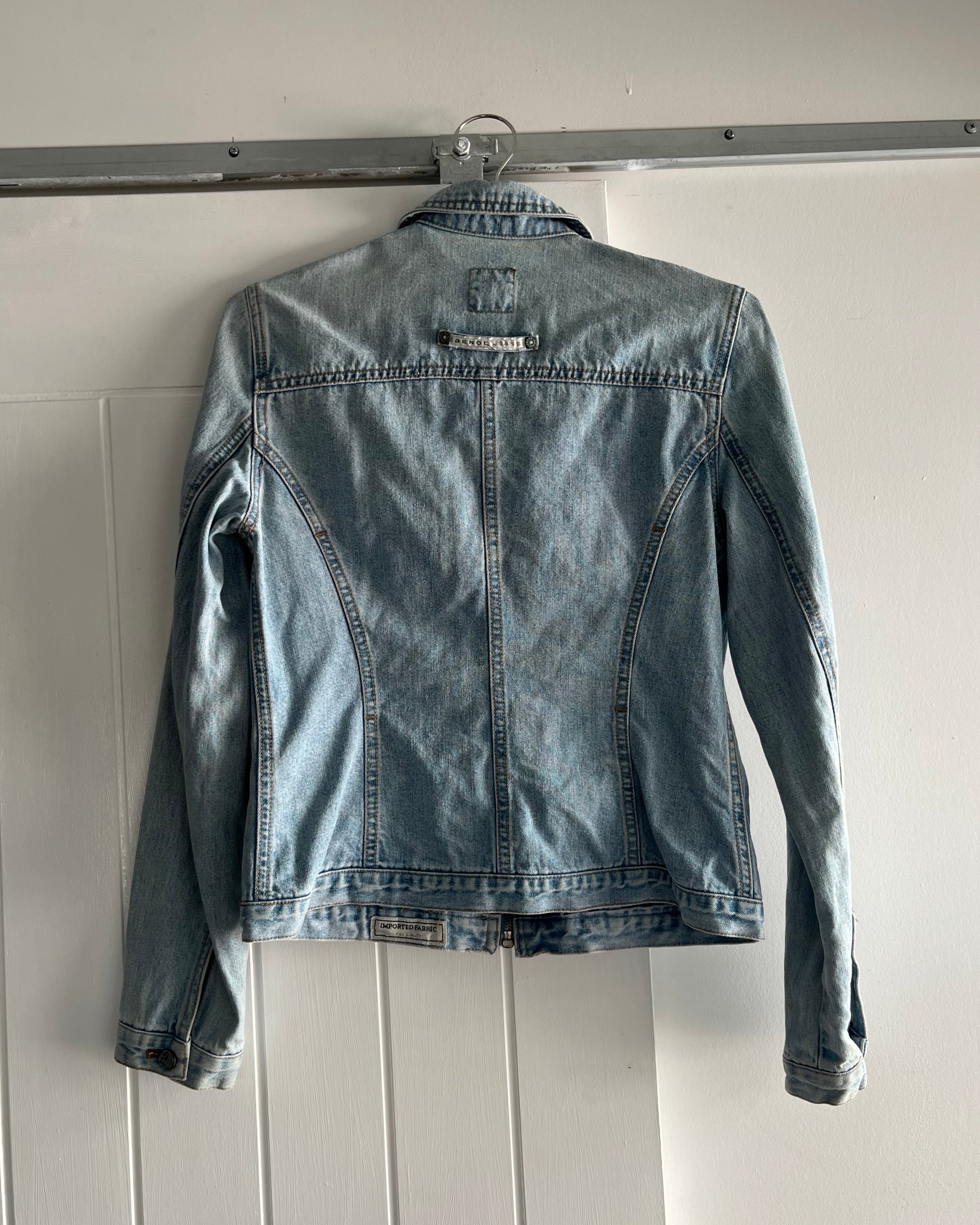 2000s collared light wash denim jacket