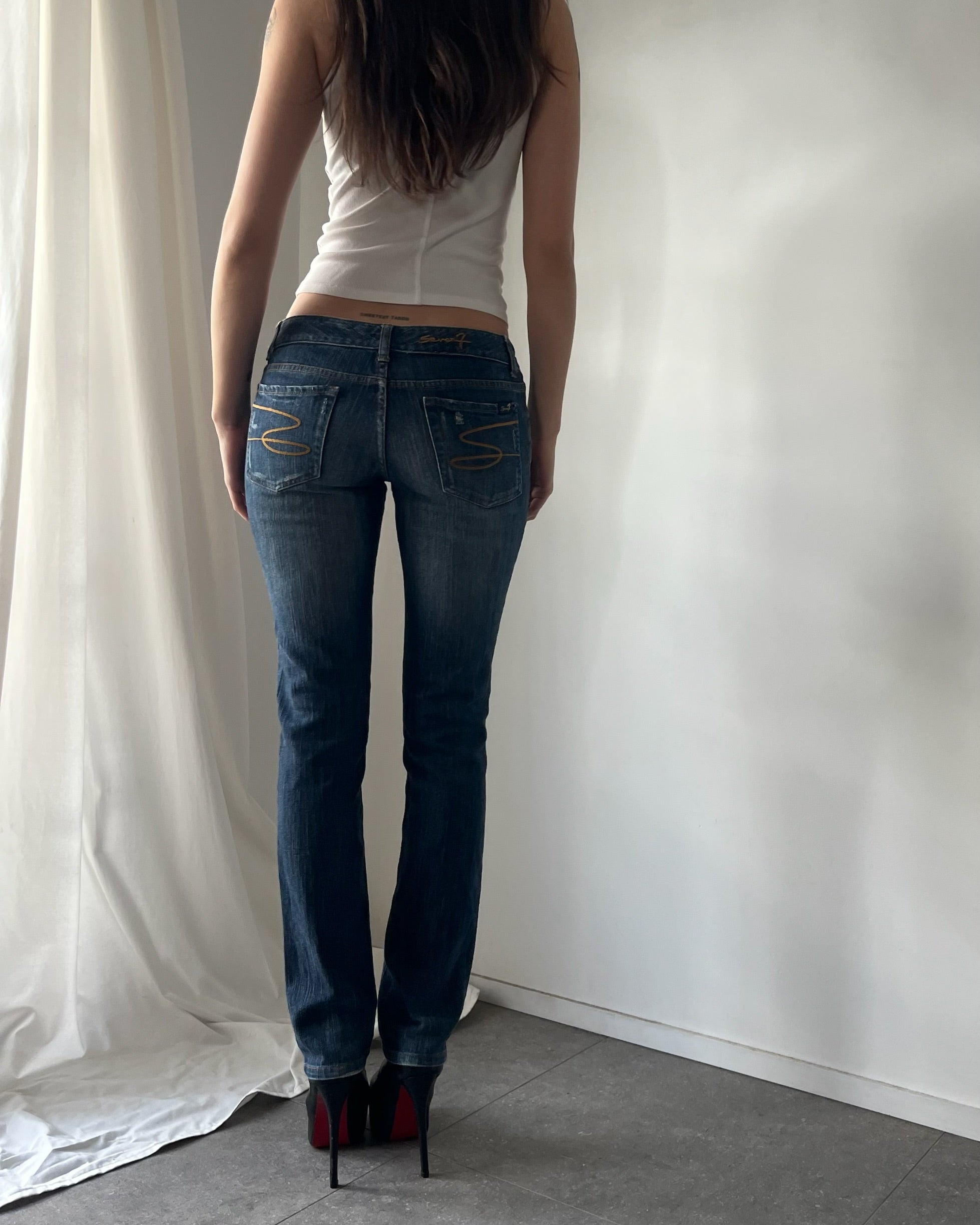 2000s mid wash straight jeans