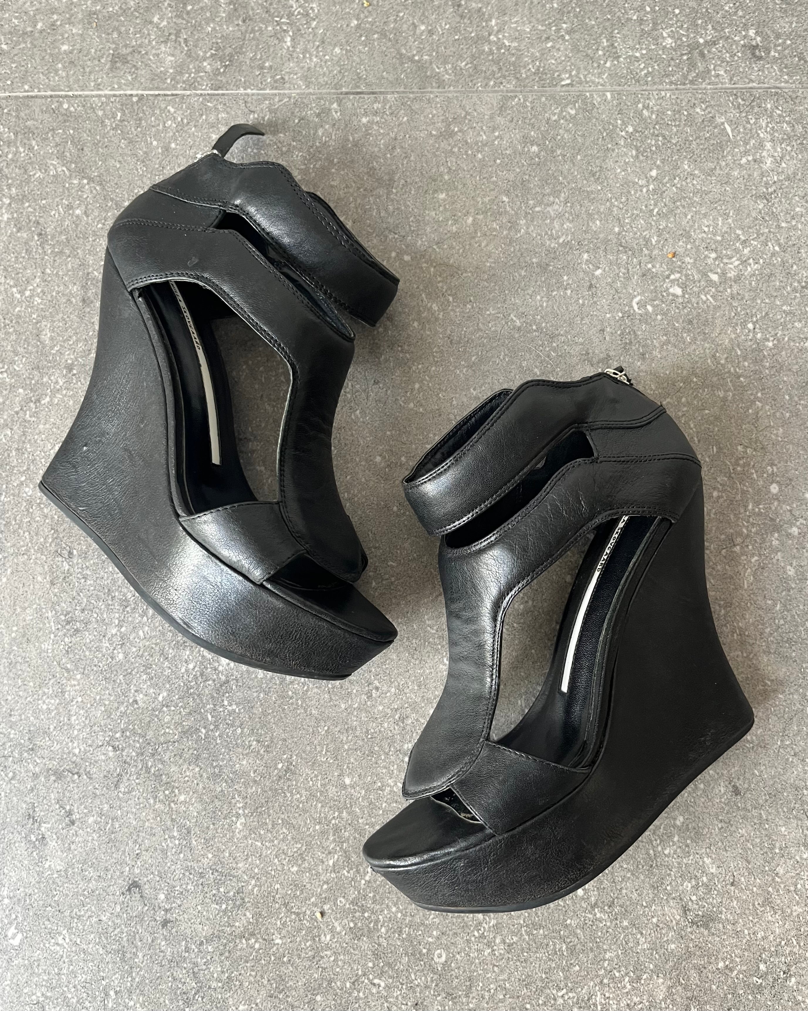 2000s black leather Strappy wedge heels